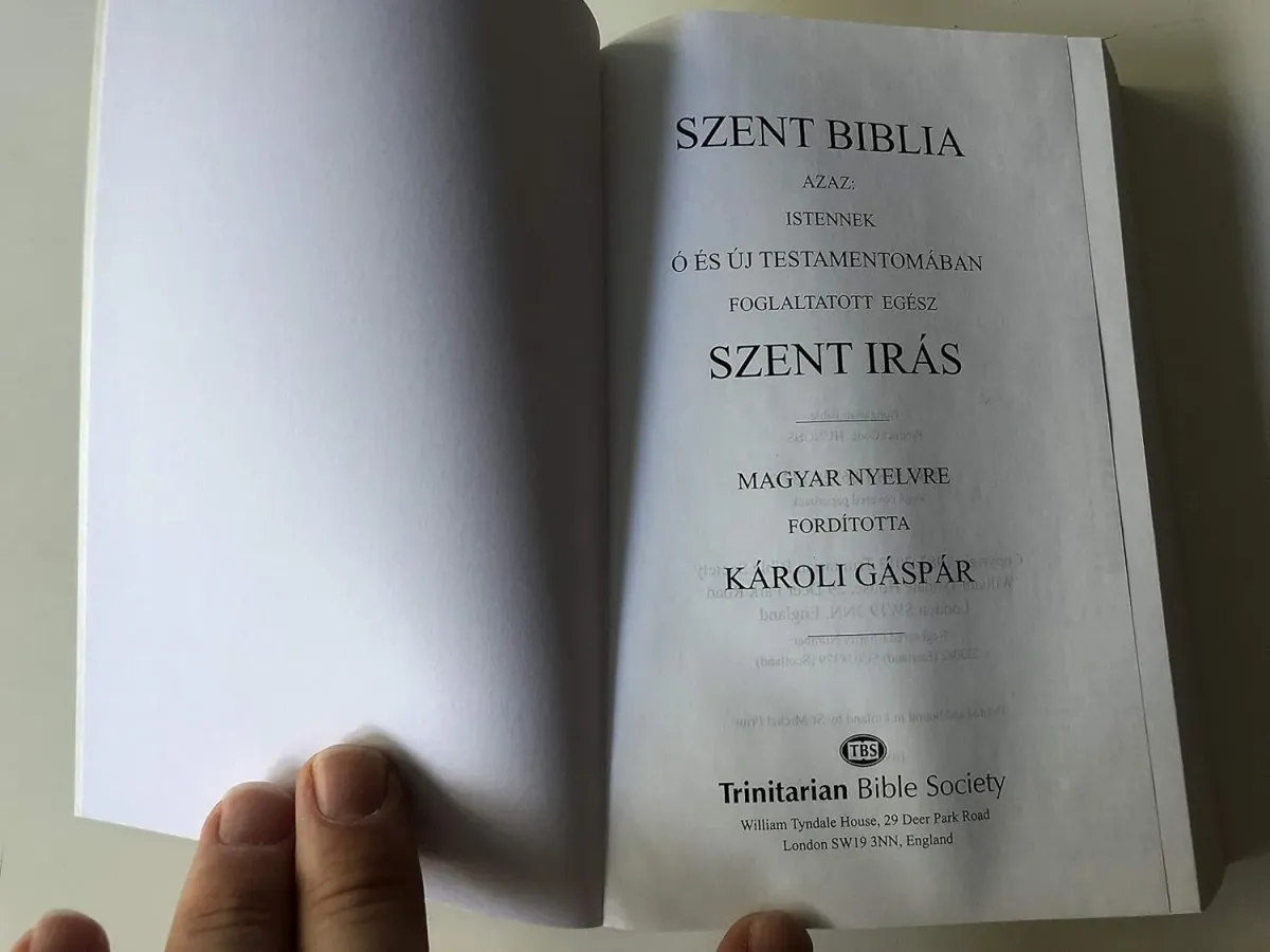 Hongrois, Bible brochée